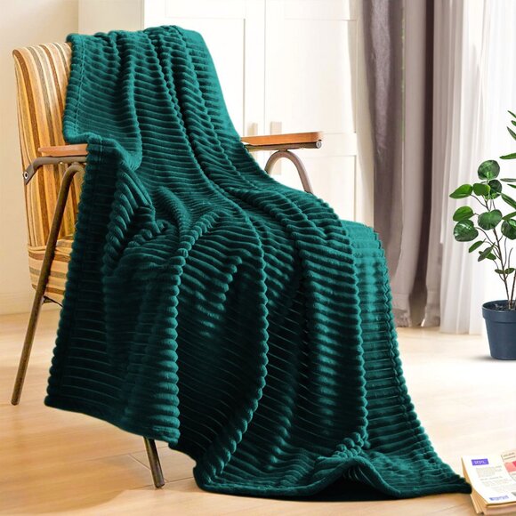 SOGA Dark Green Throw Blanket – Soft Cozy Warm Blanket for Bed, Sofa & Couch - Picture 2 of 13